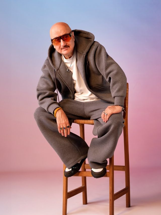 'मां फोन करके रोज पूछती हैं खैरियत', अनुपम खेर की पोस्ट, कर देगी इमोशनल