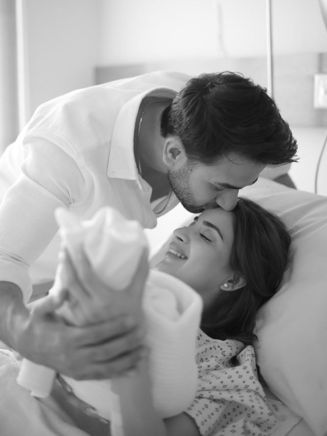 एक्ट्रेस ने दिखाई नन्ही परी की पहली झलक, दाढ़ी-टोपी में दिखे भजन सम्राट अनूप जलोटा