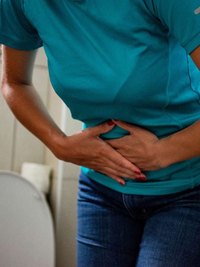 পুরুষদের তুলনায় UTI-র ঝুঁকি বেশি মেয়েদের, মূত্রনালীর সংক্রমণ এড়ান ৬ উপায়ে