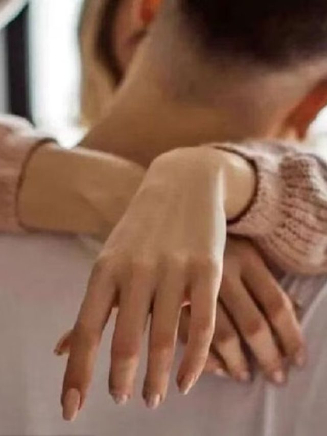 फिजिकल होने के लिए पैसे मांगती है पत्नी... इंजीनियर की क्या है कहानी?