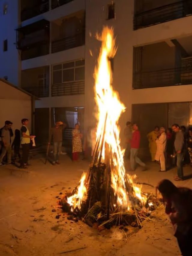 ন্যাড়াপোড়ার রাতে বাড়ির উত্তরদিকে করুন এই কাজ, হবে টাকার বৃষ্টি