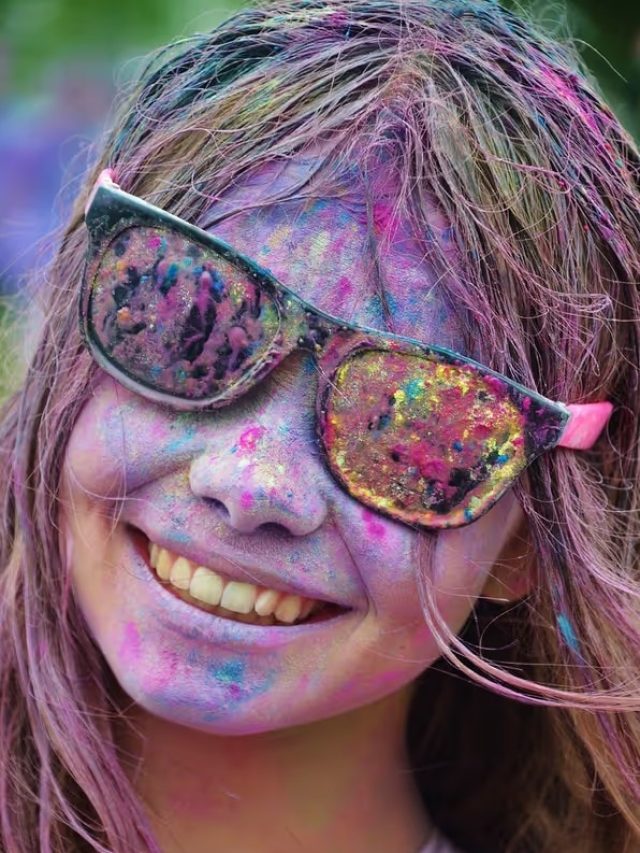 হোলির জেদি দাগ মুখ থেকে উঠে যাবে, রান্নাঘরের এই জিনিসেই হবে কাজ