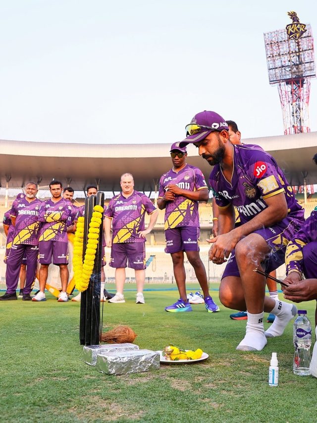 নেই বেঙ্কটেশ-হর্ষিতরা, পুজো দিয়ে প্র্যাকটিস শুরু KKR-এর