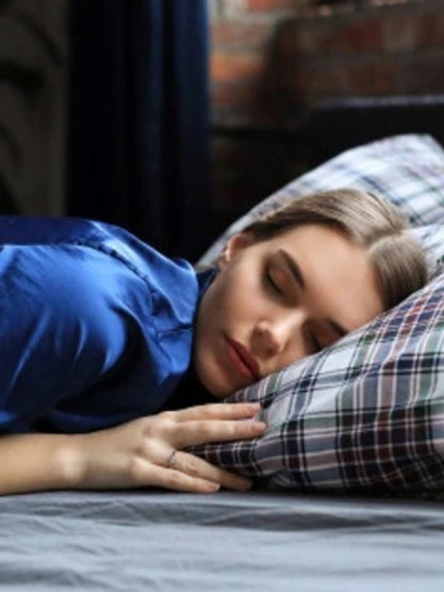 কতক্ষণ না ঘুমোলে শরীর বিপদ ঘণ্টা বাজায়? জেনে রাখলে ভাল