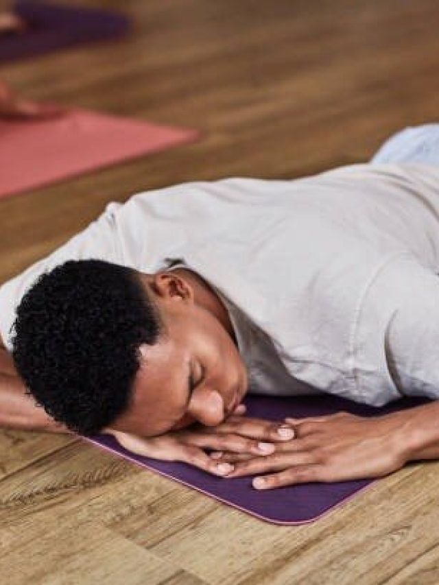 মেঝেতে শোয়ার অভ্যস আছে? জানেন কী হচ্ছে শরীরে?