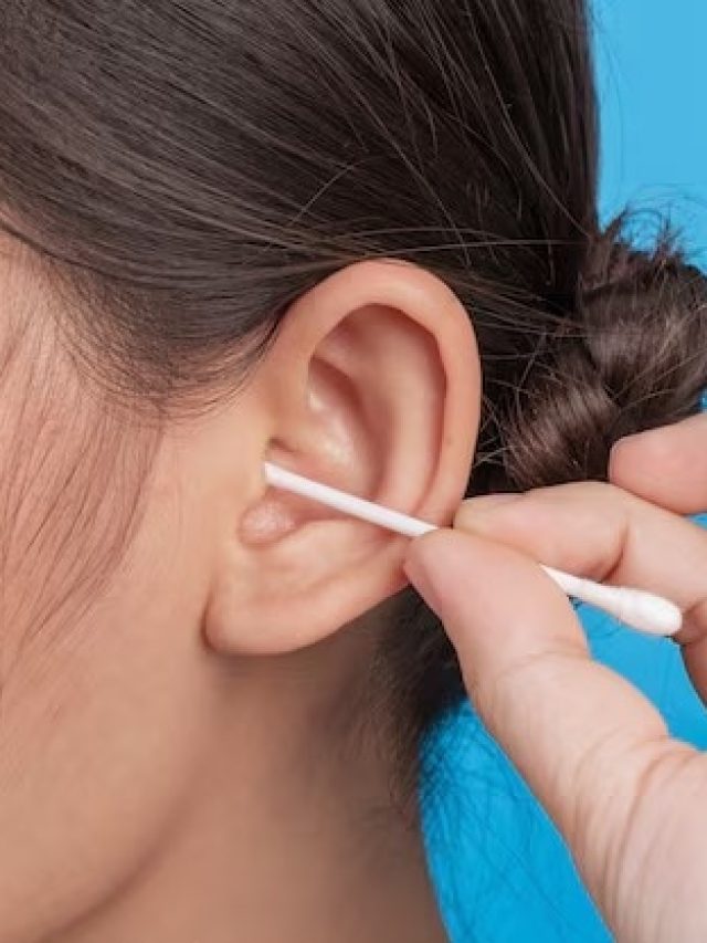কানের শক্ত ময়লাও বেরিয়ে আসবে, জানুন পরিষ্কার করার সহজ উপায়