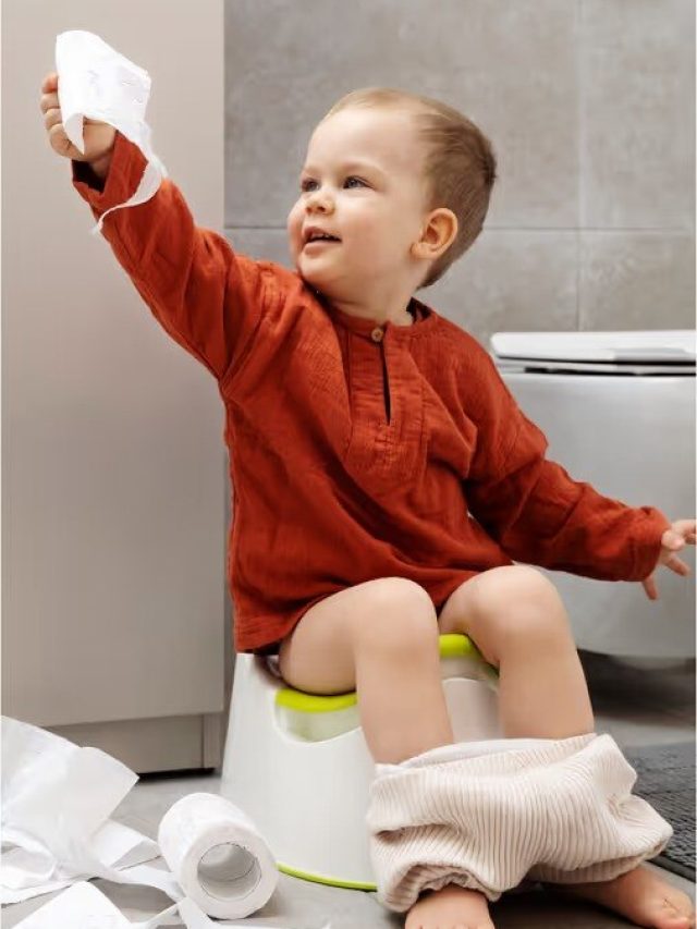 ছোট থেকেই সন্তানকে শেখান কমোডে বসার কৌশল, টিপস