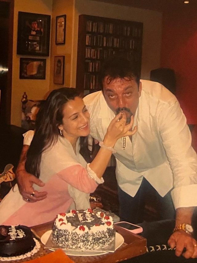 अमीषा पटेल का कन्यादान करेंगे संजय दत्त, एक्ट्रेस के छोटे कपड़े पहनने पर है ऐतराज