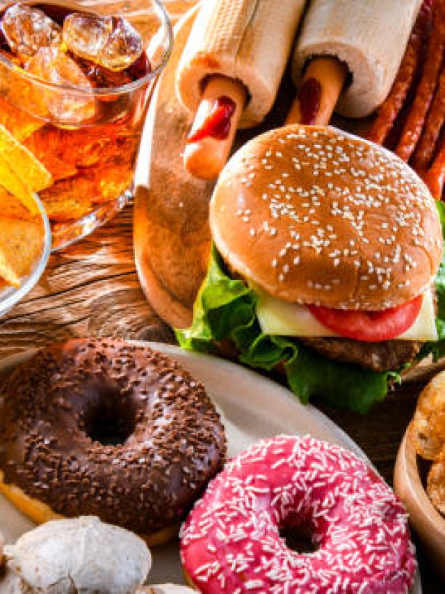 এই ৫ খাবার খেলেই জল তেষ্টা পায়, জানেন সেগুলো?