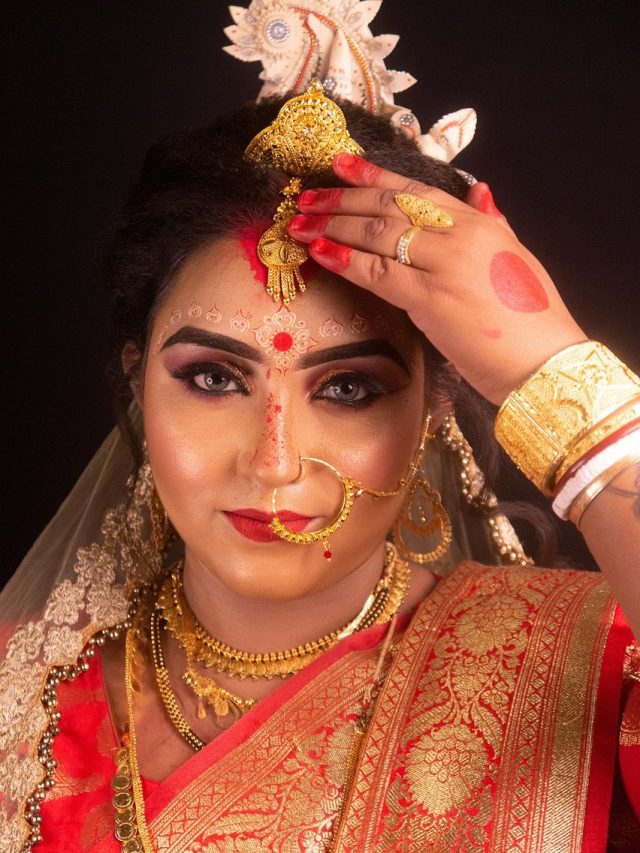 সংসার সুখের হয় রমণীর গুণে... অর্ধসত্য! পুরো বাক্যটা কী?