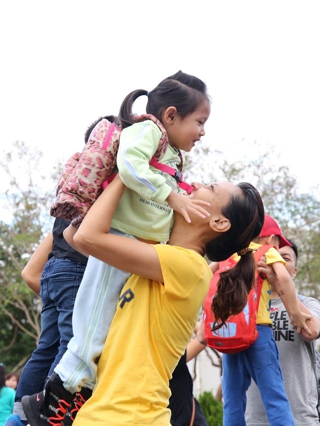 বাবা না মা- সন্তানকে  শাসন করার দায়িত্ব কার নেওয়া উচিত?