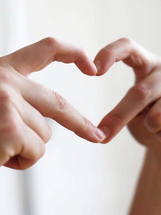 আপনি সবসময় কারো মনের মধ্যে আছেন, যে ৭ সংকেতে বুঝবেন