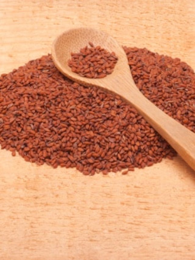 दूध में मिलाकर पिएं ये बीज, हड्डियां होंगी मजबूत, बालों का झड़ना भी रुकेगा