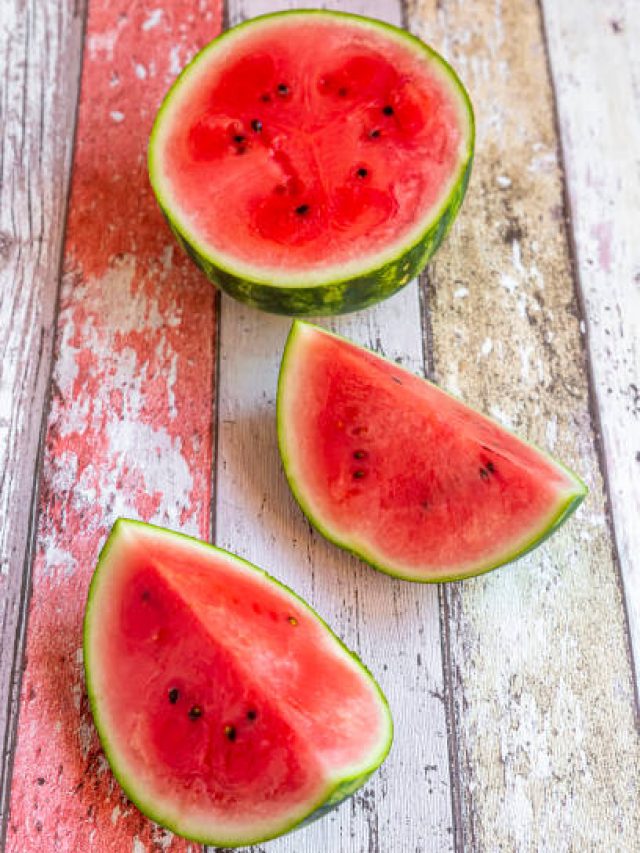 এক টোকাতেই বুঝবেন তরমুজ মিষ্টি আর রসালো হবে কি না, জানুন টেকনিক