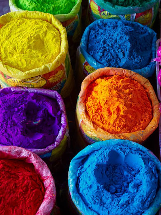 होली से पहले ये चीजें कर दें घर के बाहर, दूर हो जाएगी आर्थिक तंगी