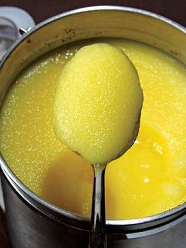 रोज सुबह खाली पेट पिएं घी वाला पानी, वेट लॉस से ग्लोइंग स्किन  मिलेंगे ये फायदे