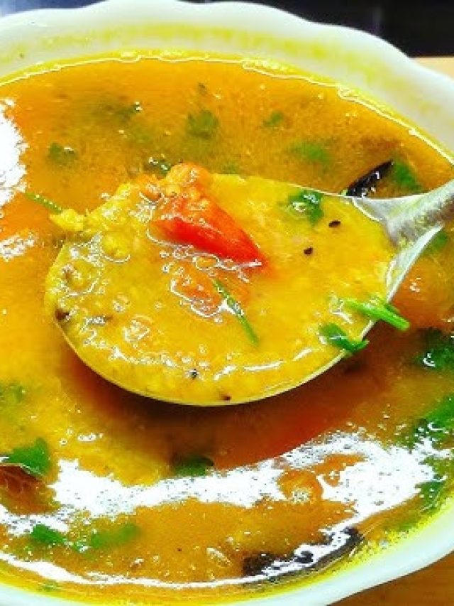 মুসুর-মুগ ডাল রান্নার সময় কখন হলুদ দিলে গন্ধ ছাড়বে না? জেনে নিন