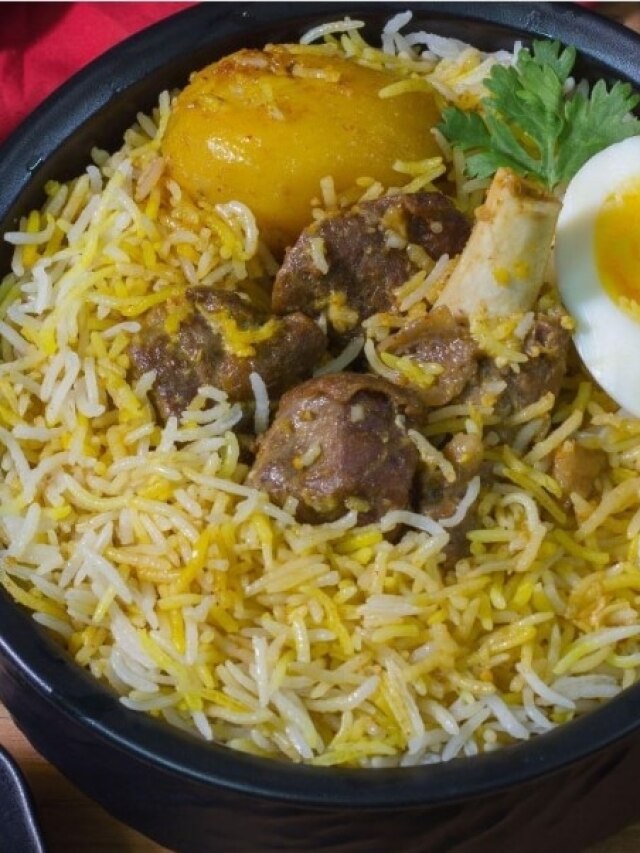 প্লেটে বিরিয়ানি তোলার কায়দাটা আসল, শেখালেন D Bapi-র শেফ