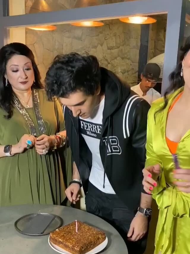 बेटे की बर्थडे पार्टी से गायब गोविंदा, मां-बहन संग यशवर्धन ने काटा केक, VIDEO