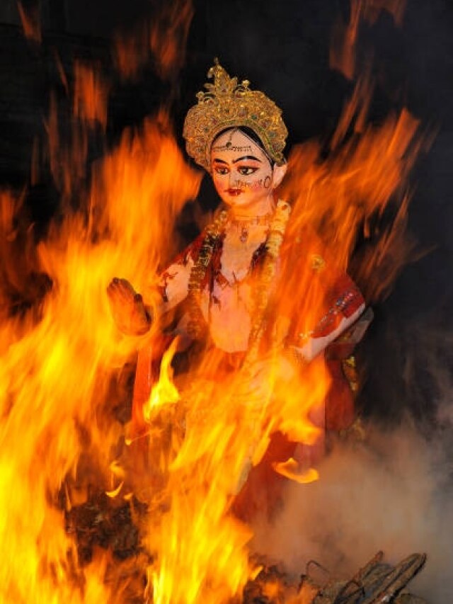 होलिका दहन की रात घर की उत्तर दिशा में करें ये एक काम, बरसेगा पैसा ही पैसा