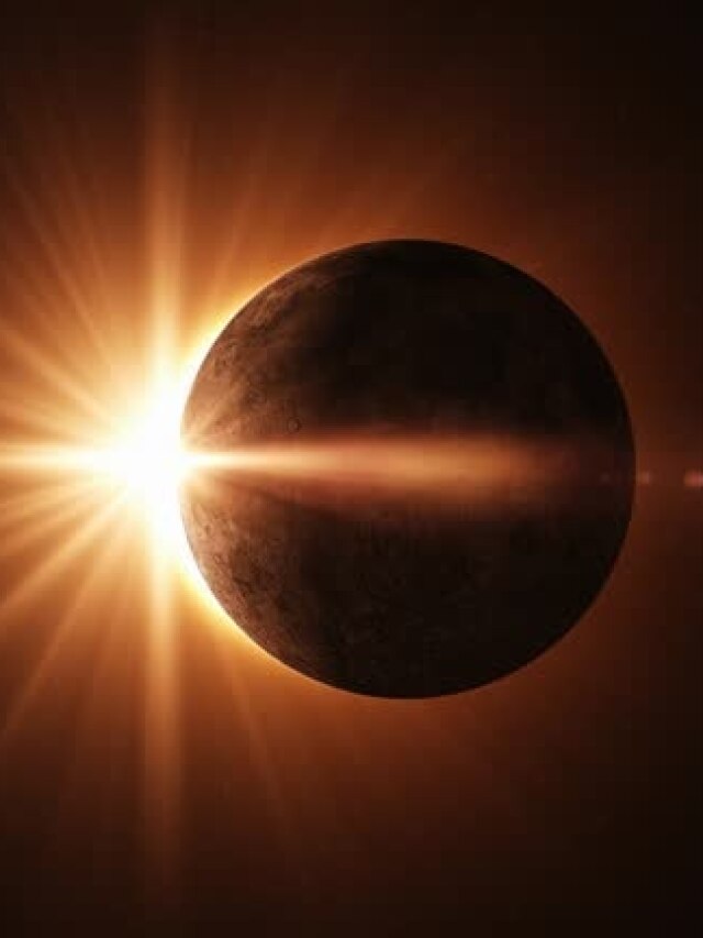 चंद्र ग्रहण के साए में होली, इस एक राशि पर पूरे महीने रहेगा असर