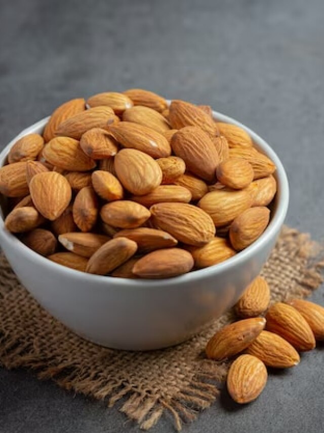 बादाम को इन चीजों के साथ खाने से दोगुने हो जाएंगे फायदे, आज से ही खाना करें शुरू!