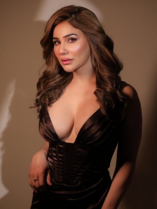 'अपने कपड़े उतारो...', एक्ट्रेस से सरेआम शख्स ने की थी भद्दी डिमांड, पड़ीं गालियां