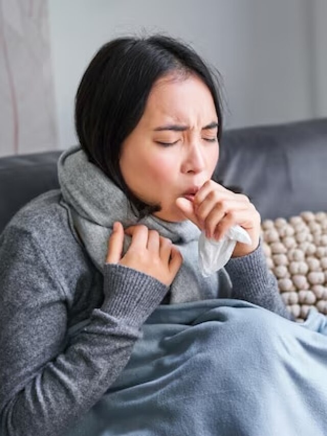 ठीक होने का नाम नहीं ले रही है खांसी? आचार्य बालकृष्ण के इन नुस्खे को अपनाएं