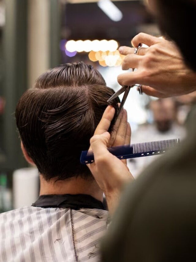 कितने दिन में कटवा लेने चाहिए अपने बाल? पुरुष और महिला दोनों जान लें