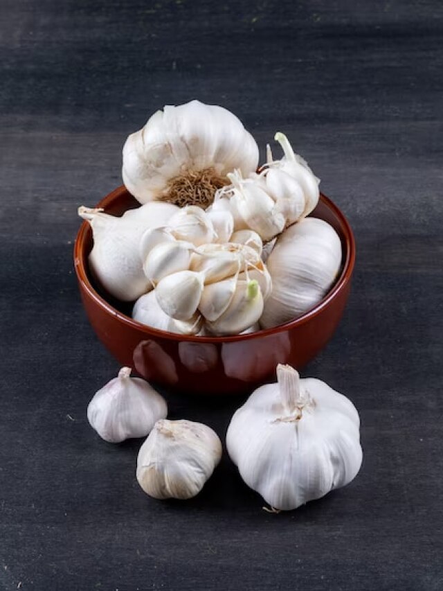 सुबह उठकर जरूर खाएं कच्चा लहसुन, मिलेंगे 3 चमत्कारी फायदे