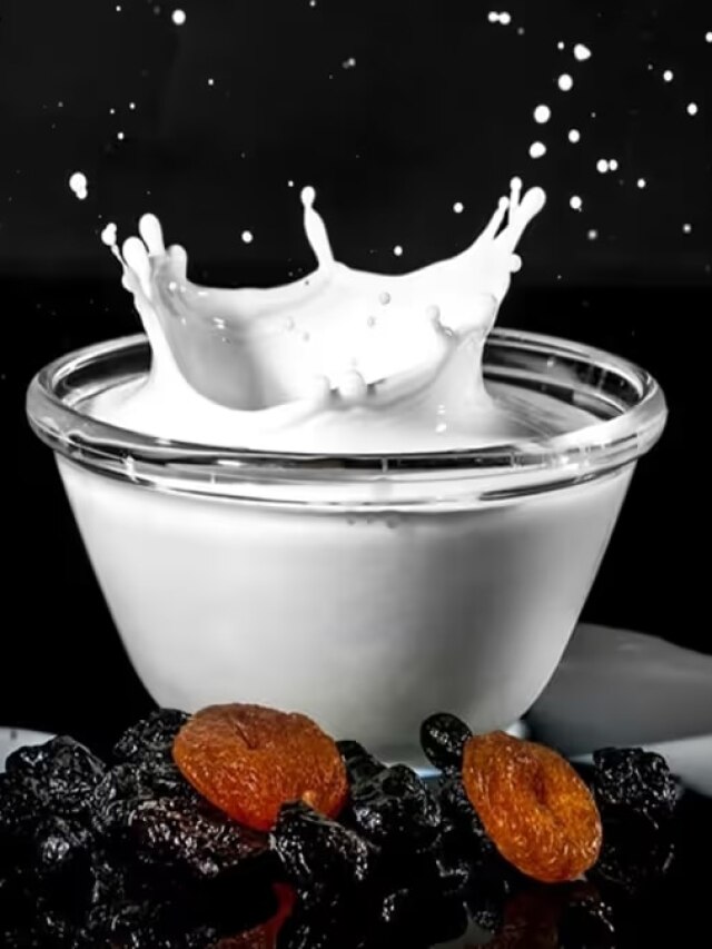 दूध के साथ ये ड्राई फ्रूट खाने से हड्डियां होंगी मजबूत, पेट भी अच्छे से होगा साफ