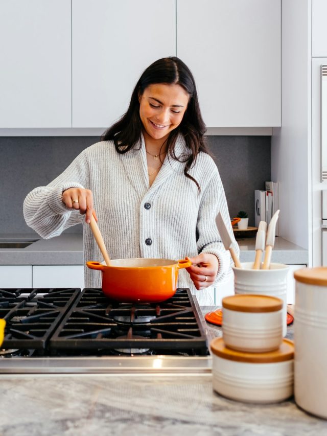 রান্নাঘরের এই ৫ কাজ মন ভাল রাখবে, জানলে চমকে যাবেন