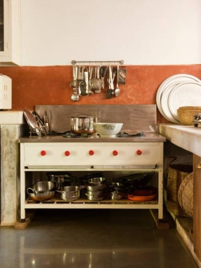 वास्तु टिप्स: रसोई में न करें ये 4 गलतियां, वरना रूठ सकती हैं मां अन्नपूर्णा