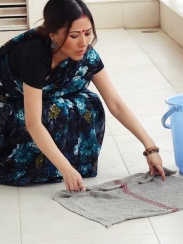 ছেঁড়া জামা কাপড়ে ঘর মুছলে অবনতি হয়? কী বলছে বাস্তু?