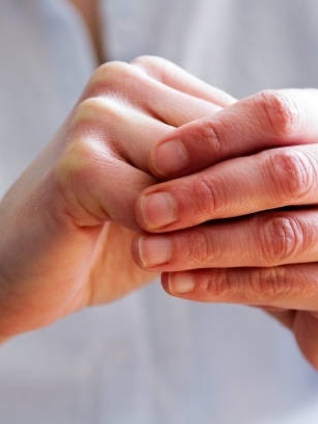 भाग्य मजबूत होने का संकेत है नाखून पर ऐसा निशान, हमेशा रहोगे खुशहाल