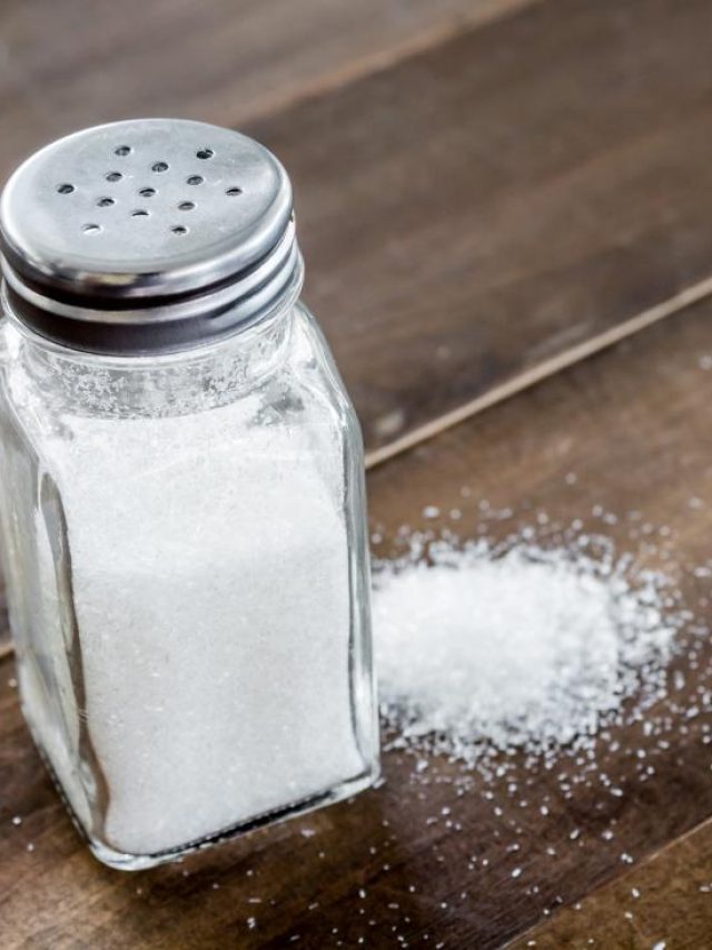 ঘরের কোণায় নুন রেখে দিন, তারপর যা হবে তা ভাবতেও পারবেন না