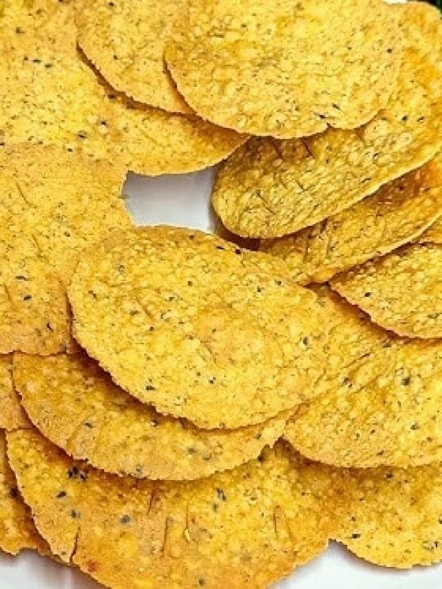 লোভে পড়ে রথে পাঁপড় ভাজা খাচ্ছেন? স্বাস্থ্যের কী ক্ষতি হচ্ছে জানেন?