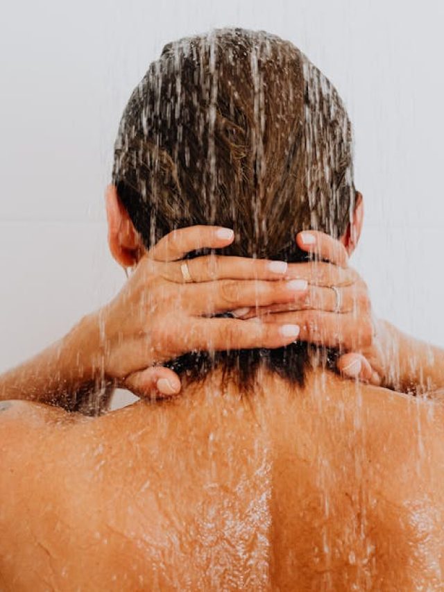 স্নানের সময় প্রস্রাব করা কি স্বাভাবিক? কারণ জানলে অবাক হবেন