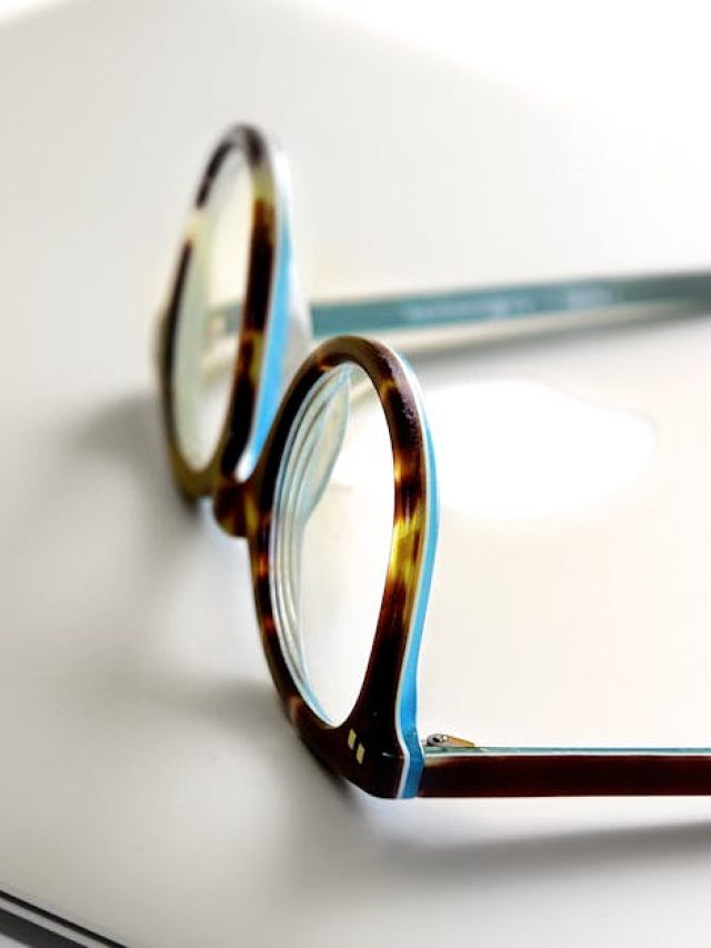 নোংরা উঠে চশমার কাচ হবে ঝকঝকে, পরিষ্কার করতে হবে এভাবে