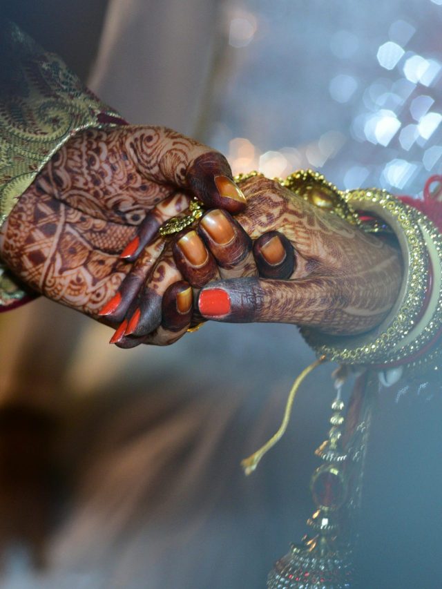 शादी के विज्ञापन में दुल्हन के साथ लिखा ऐसा शब्द,  लोग बोले- ये शादी है या सफाई अभियान?