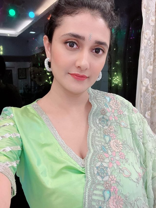 गोविंदा की भांजी रागिनी खन्ना ने बदला धर्म? क्रिश्चियन बनने के दावे पर तोड़ी चुप्पी