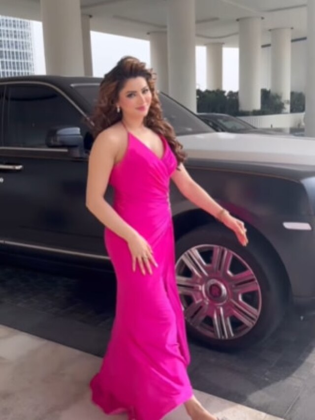 करोड़ों की नई गाड़ी में उर्वशी का टशन, देखकर यूजर्स ने ली चुटकी, बोले- इतिहास रच दिया