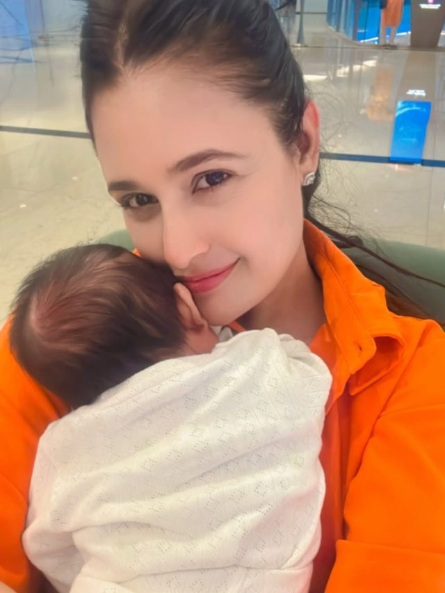 7 महीने की बेटी को छुई-मुई नहीं बनाना चाहती एक्ट्रेस, कराती है पूजा-पाठ, बोली- वो रफ-एंड-टफ...