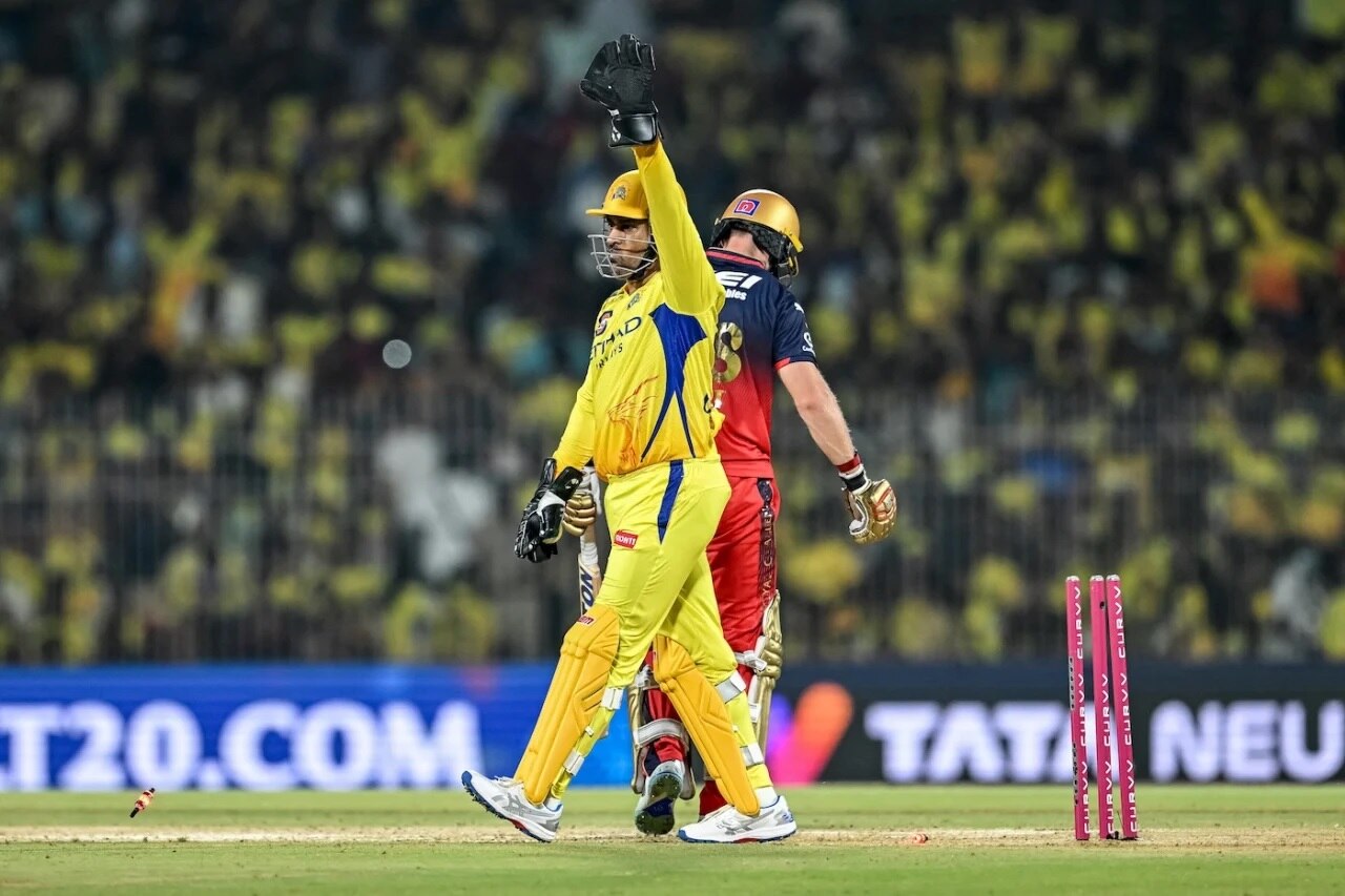 धोनी ने की बिजली की रफ्तार से स्टम्पिंग, हैरान रह गए कोहली, VIDEO