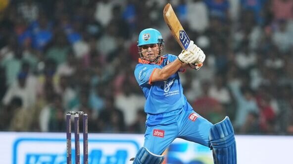 51 साल के सचिन ने दिलाई पुराने दिनों की याद, कंगारू गेंदबाजों को धोया, VIDEO