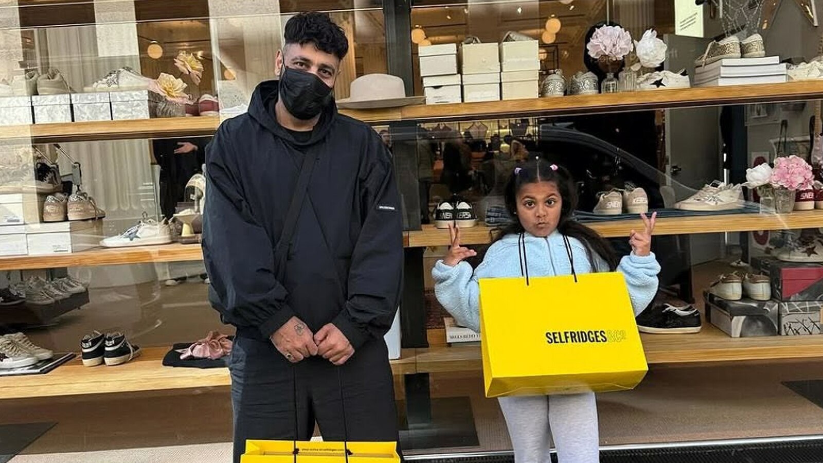 बेटी जेसेमी संग शॉपिंग पर निकले बादशाह, शेयर की फोटो, बोले- छोटे मियां सुभानअल्लाह