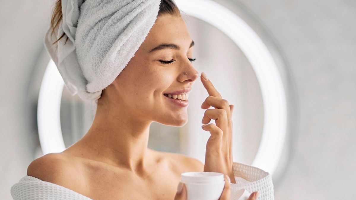 30 की उम्र के बाद ऐसे रखें अपनी स्किन का ख्याल, कई सालों तक बना रहेगा निखार