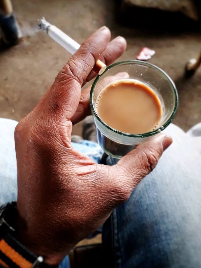 চায়ের সঙ্গে সিগারেট খেলে এসব হবেই,  জেনে রাখুন