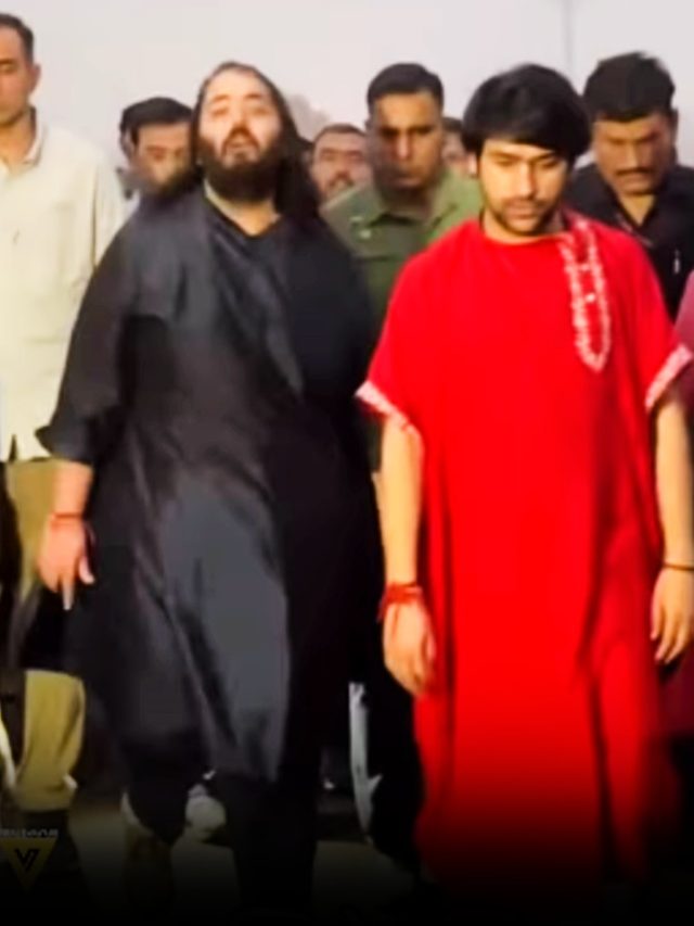 अनंत अंबानी के साथ पंडित धीरेन्द्र शास्त्री ने की नंगे पैर पदयात्रा! पढ़ रहे हनुमान चालीसा! VIDEO