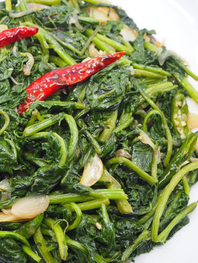 পালং শাকে এই ফোড়ন দিলে, গরম ভাতের সঙ্গে দারুণ লাগে